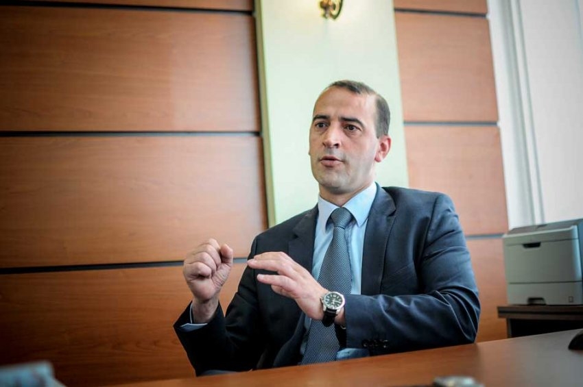 Haradinaj thyen akullin, kthehet në Kuvend pas bojkotit
